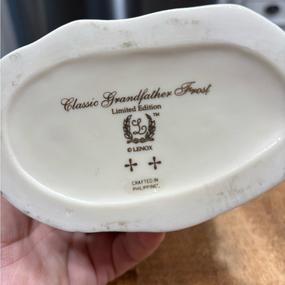 Lenox Classic Grandfather Frost Figurine - Picture 8 of 8